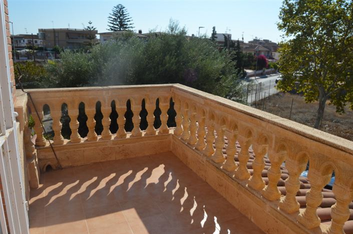 Image No.8-4 Bed House for sale