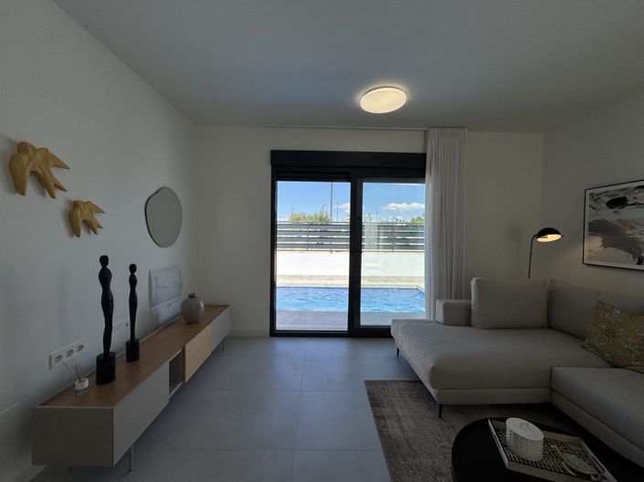 Image No.8-2 Bed House for sale