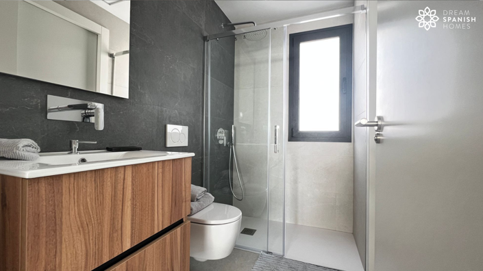 Image No.10-3 Bed House for sale