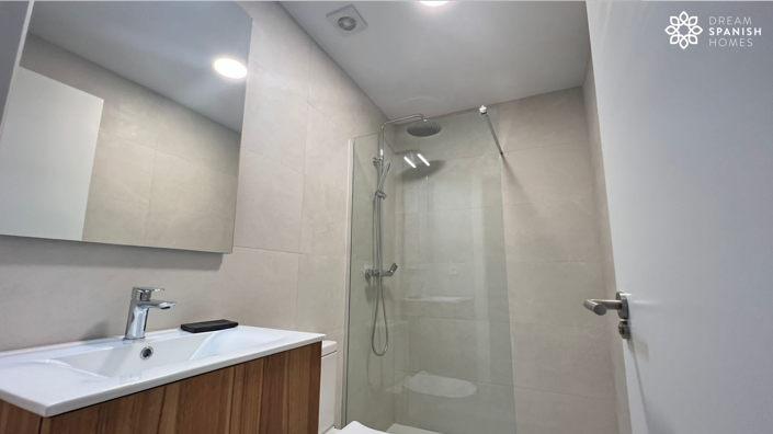 Image No.16-3 Bed House for sale