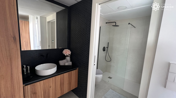 Image No.24-3 Bed House for sale