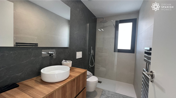 Image No.9-3 Bed House for sale