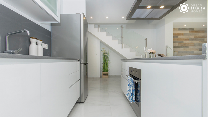 Image No.11-3 Bed House for sale