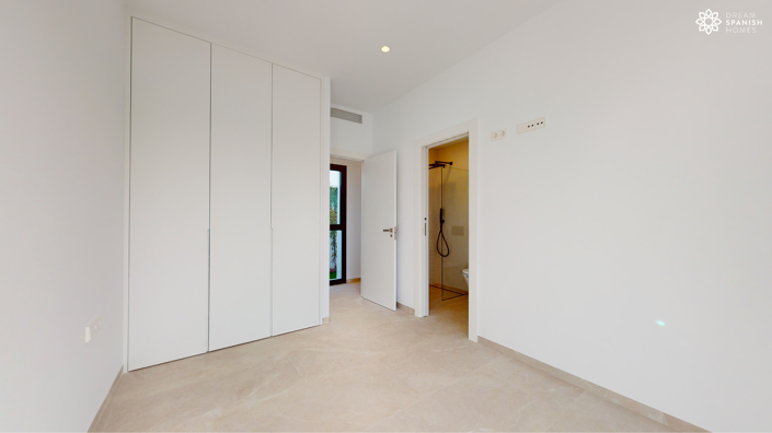 Image No.17-3 Bed House for sale