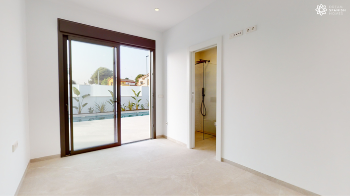 Image No.21-3 Bed House for sale