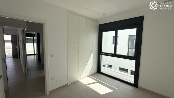 Image No.15-5 Bed House for sale
