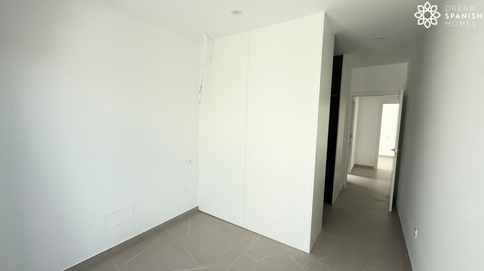 Image No.17-5 Bed House for sale