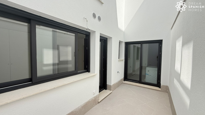 Image No.28-5 Bed House for sale