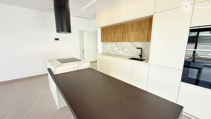 Image No.3-5 Bed House for sale