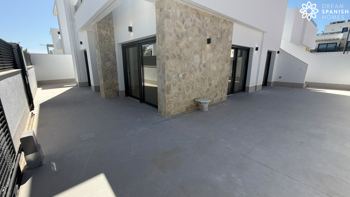 Image No.30-5 Bed House for sale
