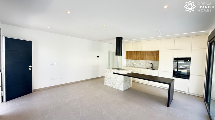 Image No.4-5 Bed House for sale