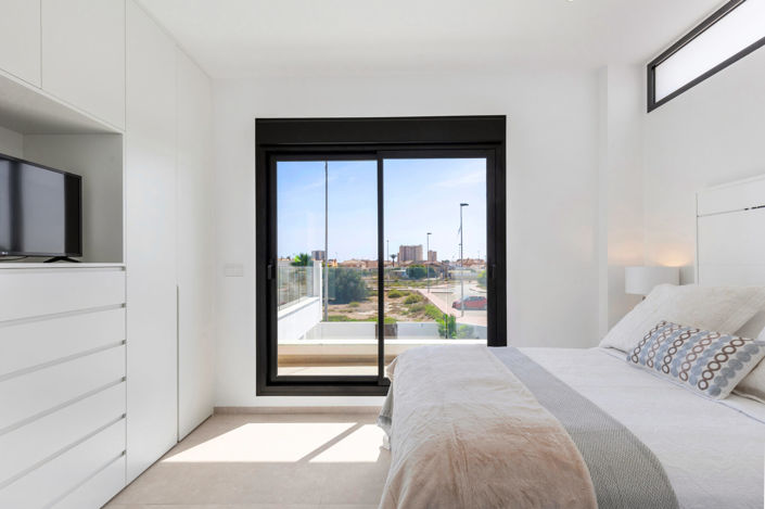Image No.28-3 Bed House for sale