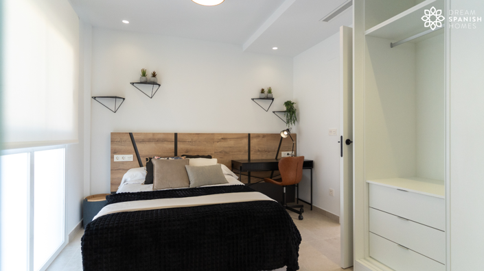 Image No.19-3 Bed House for sale