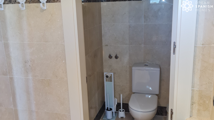 Image No.17-3 Bed House for sale