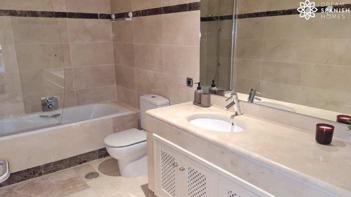 Image No.18-3 Bed House for sale