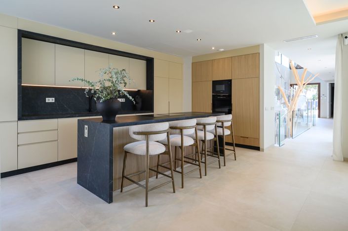 Image No.4-7 Bed House for sale