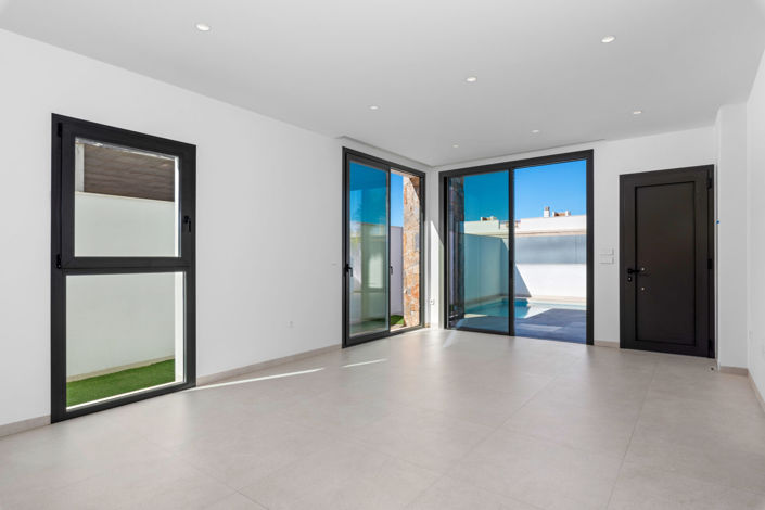 Image No.14-3 Bed Apartment for sale