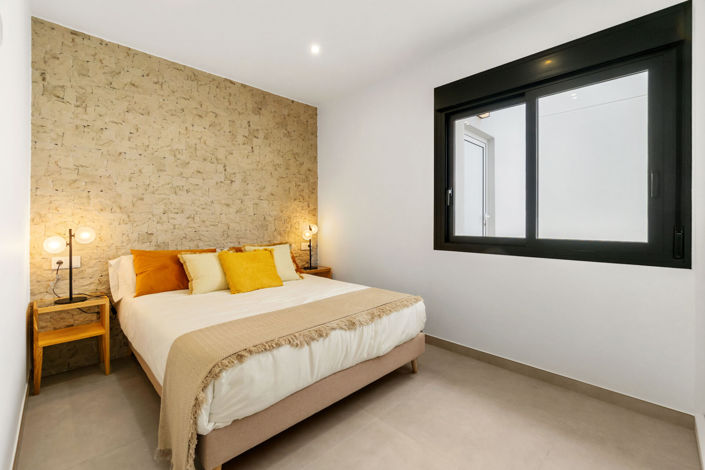 Image No.19-3 Bed House for sale