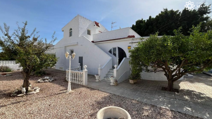 Image No.15-3 Bed House for sale