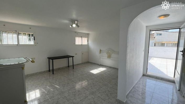 Image No.6-3 Bed House for sale