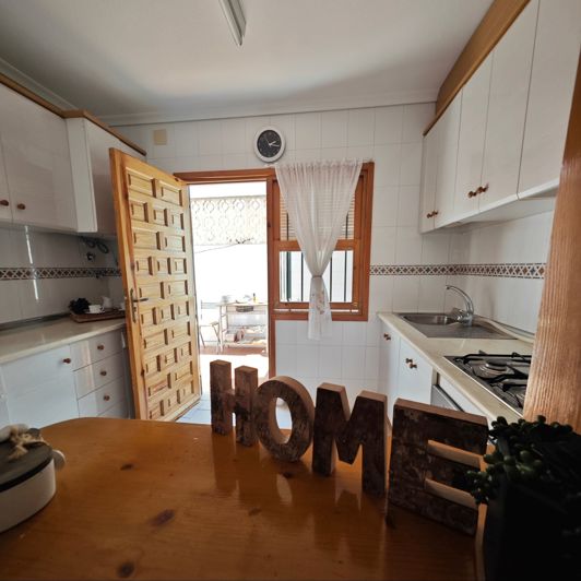 Image No.8-5 Bed House for sale