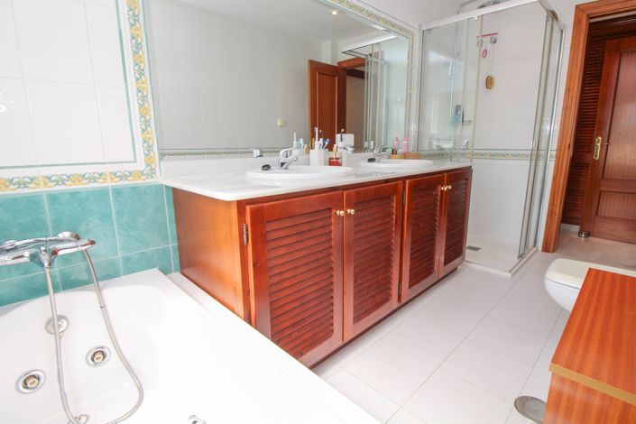 Image No.24-3 Bed Apartment for sale