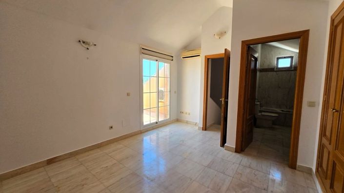 Image No.16-4 Bed Townhouse for sale