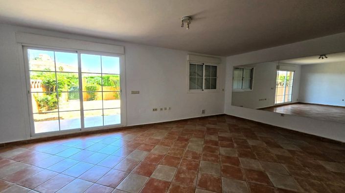 Image No.20-4 Bed Townhouse for sale