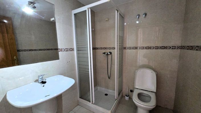 Image No.21-4 Bed Townhouse for sale