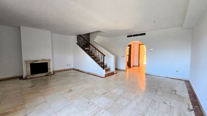 Image No.7-4 Bed Townhouse for sale
