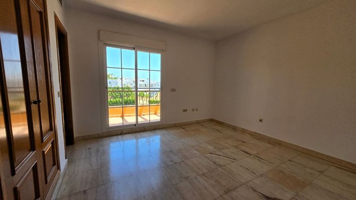 Image No.9-4 Bed Townhouse for sale