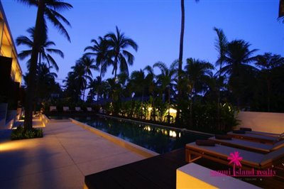 koh-samui-freehold-apartment-for-sale-pool-terrace-night