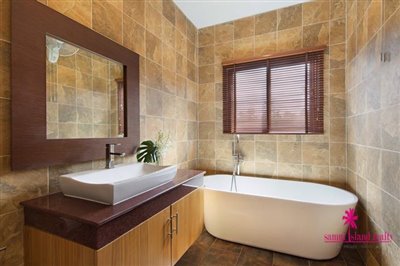 Bang-Rak-3-Bedroom-Villas-For-Sale-Bathtub