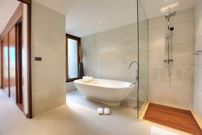 Koh-Samui-Beachfront-Property-Bathroom-4