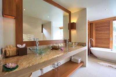 Koh-Samui-Beachfront-Property-Bathroom