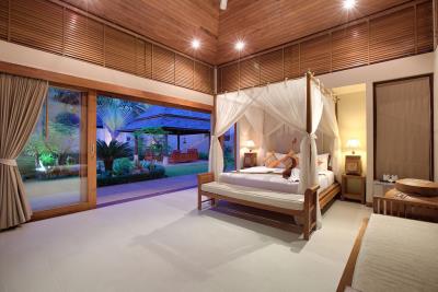 Koh-Samui-Beachfront-Property-Bedroom-Night