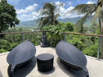 South-Coast-Sea-View-Property-Sun-Loungers