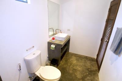 Two-Bedroom-Pool-Villa-For-Sale-Ko-Samui-Toilet