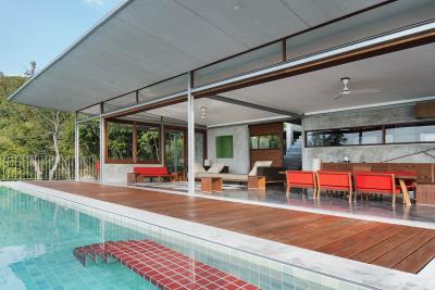 The-Naked-House-Pool-Seating