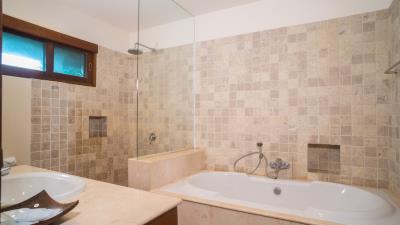 Baan-Tawan-Bathroom-2