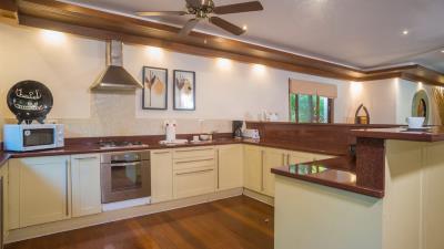 Baan-Tawan-Western-Kitchen