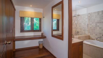 Baan-Tawan-Dressing-Room