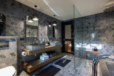 Clay-8-Ko-Samui-Bathroom-Shower