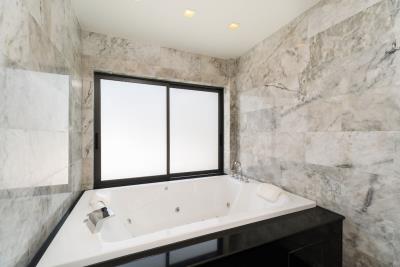 Luxury-Ko-Samui-Property-Bathtub