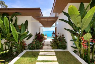 Pacific-Palisade-Villa-Palms-Entrance