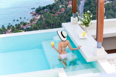 Luxury-Koh-Samui-Property-Poolside-Bar