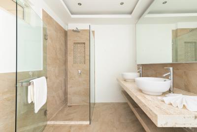 Azur-Samui-Penthouse-Apartment-Shower