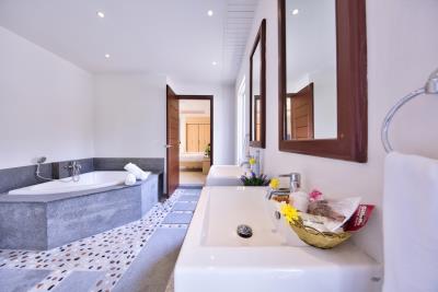 Beachside-Property-Koh-Samui-Bathroom