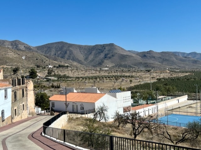 Image No.2-4 Bed Townhouse for sale