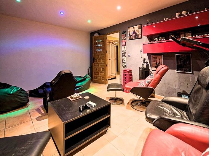 Image No.20-5 Bed Villa for sale